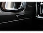 Volvo EC40 Single Motor Extended Range Ultra Black Ed. 82 kWh | Direct beschikbaar | Onyx Black Metallic | Harman Kardon audio | 360° camera | Elek. Bed. voorstoel met Memory | Verwarmbare voorstoelen | Verwarmbaar stuurwiel | Glazen dak |