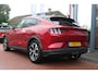 Ford Mustang Mach-E 75kWh | Carplay | Trekhaak | 360 camera | Stoel & Stuur verwarming | Leder | PDC | Navigatie | Bluetooth |