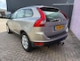 Volvo XC60 2.0T Kinetic Adaptieve cruise Control | Dodehoek detectie | Elektrisch bedienbaar panorama dak | Bi Xenon | Verwarmde voorstoelen | Trekhaak | Camera |