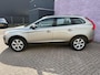 Volvo XC60 2.0T Kinetic Adaptieve cruise Control | Dodehoek detectie | Elektrisch bedienbaar panorama dak | Bi Xenon | Verwarmde voorstoelen | Trekhaak | Camera |
