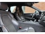 Volvo XC60 T5 AWD R-Design | Trekhaak Semi-Elektrisch | Adaptieve Bochtverlichting | Standkachel | Volvo On Call | Parkeercamera achter | Parkeersensoren Voor+Achter | Verwarmbare Voorstoelen | Apple Carplay/ Android Auto | Extra Getint Glas | CD-Speler |