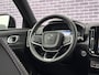 Volvo XC40 1.5 T2 R-Design | LED | Panorama Schuifdak | Stoel + Stuurverwarming | Blis | Adaptieve Cruise controle | Camera | Panorama dak | Zitvlak verlengers | Elektrische achter klep |