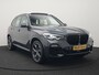 BMW X5 xDrive45e M Sport Plug In Hybrid 395pk Dealer O.H. PHEV | Trekhaak Af Fabriek | Panodak | Soft Close | Luchtvering | 360 Camera | Adaptive Cruise | Harman & Kardon | Lederen Comfortstoelen Memory & Verwarmd | Blis | M Sportstuur Verwarmd |