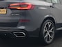 BMW X5 xDrive45e M Sport Plug In Hybrid 395pk Dealer O.H. PHEV | Trekhaak Af Fabriek | Panodak | Soft Close | Luchtvering | 360 Camera | Adaptive Cruise | Harman & Kardon | Lederen Comfortstoelen Memory & Verwarmd | Blis | M Sportstuur Verwarmd |