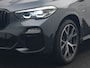 BMW X5 xDrive45e M Sport Plug In Hybrid 395pk Dealer O.H. PHEV | Trekhaak Af Fabriek | Panodak | Soft Close | Luchtvering | 360 Camera | Adaptive Cruise | Harman & Kardon | Lederen Comfortstoelen Memory & Verwarmd | Blis | M Sportstuur Verwarmd |