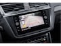 Volkswagen Tiguan 1.5 TSI DSG R-Line Business Pano - IQ-Light - Trekhaak - Camera