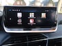 Peugeot 208 1.2 Benzine 100 Pk. * Allure Selenium * Navigatie * Draadloss Apple Carplay / Android Auto * Voor- en Achter Parkeer Sensoren * Climate & Cruise Control *1/2 Leder Interieur * Vingerhoets; Vierde Generatie Eersteklas Service !