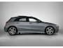 Mercedes-Benz A-klasse 160 AMG-line Handgeschakeld | Night Pakket | Panoramaschuifdak | Sfeerverlichting | Stoelverwarming | Parkeer pakket | Inclusief 24 maanden MB Certified garantie voor Europa.
