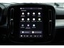 Volvo XC40 B3 Automaat Essential Edition | Verwarmbare voorstoelen | Verwarmbaar stuurwiel | Premium audio by Harman Kardon | Panoramadak | Rondom zichtcamera | 18 inch Lichtmetalen velgen | Alarmklasse 3