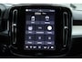 Volvo XC40 B3 Automaat Essential Edition | Verwarmbare voorstoelen | Verwarmbaar stuurwiel | Premium audio by Harman Kardon | Panoramadak | Rondom zichtcamera | 18 inch Lichtmetalen velgen | Alarmklasse 3