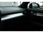 Volvo XC40 B3 Automaat Essential Edition | Verwarmbare voorstoelen | Verwarmbaar stuurwiel | Premium audio by Harman Kardon | Panoramadak | Rondom zichtcamera | 18 inch Lichtmetalen velgen | Alarmklasse 3