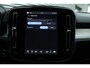 Volvo XC40 B3 Automaat Essential Edition | Verwarmbare voorstoelen | Verwarmbaar stuurwiel | Premium audio by Harman Kardon | Panoramadak | Rondom zichtcamera | 18 inch Lichtmetalen velgen | Alarmklasse 3