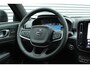 Volvo XC40 B3 Automaat Essential Edition | Verwarmbare voorstoelen | Verwarmbaar stuurwiel | Premium audio by Harman Kardon | Panoramadak | Rondom zichtcamera | 18 inch Lichtmetalen velgen | Alarmklasse 3