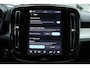 Volvo XC40 B3 Automaat Essential Edition | Verwarmbare voorstoelen | Verwarmbaar stuurwiel | Premium audio by Harman Kardon | Panoramadak | Rondom zichtcamera | 18 inch Lichtmetalen velgen | Alarmklasse 3