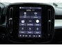 Volvo XC40 B3 Automaat Essential Edition | Verwarmbare voorstoelen | Verwarmbaar stuurwiel | Premium audio by Harman Kardon | Panoramadak | Rondom zichtcamera | 18 inch Lichtmetalen velgen | Alarmklasse 3