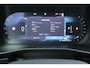 Volvo XC40 B3 Automaat Essential Edition | Verwarmbare voorstoelen | Verwarmbaar stuurwiel | Premium audio by Harman Kardon | Panoramadak | Rondom zichtcamera | 18 inch Lichtmetalen velgen | Alarmklasse 3