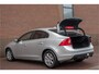 Volvo S60 T3 Kinetic, Origineel NL, Navigatie, PDC, Trekhaak, Bluetooth, LED, Climate Control, Cruise control.