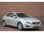 Volvo S60 T3 Kinetic, Origineel NL, Navigatie, PDC, Trekhaak, Bluetooth, LED, Climate Control, Cruise control.