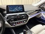 BMW 5-Serie 530e *Full-Option* Soft-Close / Nightvision / Schuifdak / Bowers en Wilkins / Massage / Memory / Adaptive Cruise / Stuur-/Stoelverwarming / 18'' LMV