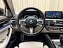BMW 5-Serie 530e *Full-Option* Soft-Close / Nightvision / Schuifdak / Bowers en Wilkins / Massage / Memory / Adaptive Cruise / Stuur-/Stoelverwarming / 18'' LMV