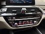 BMW 5-Serie 530e *Full-Option* Soft-Close / Nightvision / Schuifdak / Bowers en Wilkins / Massage / Memory / Adaptive Cruise / Stuur-/Stoelverwarming / 18'' LMV