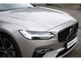 Volvo V90 T6 Automaat Plug-in hybrid AWD Ultra Dark | Luchtvering| Nappa Leder interieur|Massagefunctie in voorstoelen| Interieur Voorverwarming| Premium Audio by Harman en Kardon| Rondomzicht Camera| Head up display| Semi electrische Trekhaak.