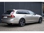 Volvo V90 T6 Automaat Plug-in hybrid AWD Ultra Dark | Luchtvering| Nappa Leder interieur|Massagefunctie in voorstoelen| Interieur Voorverwarming| Premium Audio by Harman en Kardon| Rondomzicht Camera| Head up display| Semi electrische Trekhaak.