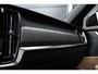 Volvo V90 T6 Automaat Plug-in hybrid AWD Ultra Dark | Luchtvering| Nappa Leder interieur|Massagefunctie in voorstoelen| Interieur Voorverwarming| Premium Audio by Harman en Kardon| Rondomzicht Camera| Head up display| Semi electrische Trekhaak.