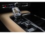 Volvo V90 T6 Automaat Plug-in hybrid AWD Ultra Dark | Luchtvering| Nappa Leder interieur|Massagefunctie in voorstoelen| Interieur Voorverwarming| Premium Audio by Harman en Kardon| Rondomzicht Camera| Head up display| Semi electrische Trekhaak.