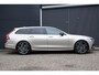 Volvo V90 T6 Automaat Plug-in hybrid AWD Ultra Dark | Luchtvering| Nappa Leder interieur|Massagefunctie in voorstoelen| Interieur Voorverwarming| Premium Audio by Harman en Kardon| Rondomzicht Camera| Head up display| Semi electrische Trekhaak.