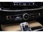 Volvo V90 T6 Automaat Plug-in hybrid AWD Ultra Dark | Luchtvering| Nappa Leder interieur|Massagefunctie in voorstoelen| Interieur Voorverwarming| Premium Audio by Harman en Kardon| Rondomzicht Camera| Head up display| Semi electrische Trekhaak.