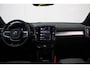 Volvo XC40 B4 Plus Dark | Verwarmbare Voorstoelen en Stuurwiel | Semi-Elektrische Trekhaak | Verwarmbare Voorruit | Premium Audio by Harman Kardon | Adaptieve Cruise Control | Park Assist
