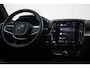 Volvo XC40 B4 Plus Dark | Verwarmbare Voorstoelen en Stuurwiel | Semi-Elektrische Trekhaak | Verwarmbare Voorruit | Premium Audio by Harman Kardon | Adaptieve Cruise Control | Park Assist