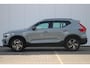Volvo XC40 B4 Plus Dark | Verwarmbare Voorstoelen en Stuurwiel | Semi-Elektrische Trekhaak | Verwarmbare Voorruit | Premium Audio by Harman Kardon | Adaptieve Cruise Control | Park Assist