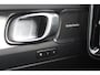Volvo XC40 B4 Plus Dark | Verwarmbare Voorstoelen en Stuurwiel | Semi-Elektrische Trekhaak | Verwarmbare Voorruit | Premium Audio by Harman Kardon | Adaptieve Cruise Control | Park Assist