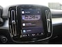 Volvo XC40 B4 Plus Dark | Verwarmbare Voorstoelen en Stuurwiel | Semi-Elektrische Trekhaak | Verwarmbare Voorruit | Premium Audio by Harman Kardon | Adaptieve Cruise Control | Park Assist