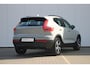 Volvo XC40 B4 Plus Dark | Verwarmbare Voorstoelen en Stuurwiel | Semi-Elektrische Trekhaak | Verwarmbare Voorruit | Premium Audio by Harman Kardon | Adaptieve Cruise Control | Park Assist