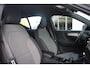 Volvo XC40 B4 Plus Dark | Verwarmbare Voorstoelen en Stuurwiel | Semi-Elektrische Trekhaak | Verwarmbare Voorruit | Premium Audio by Harman Kardon | Adaptieve Cruise Control | Park Assist