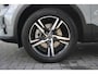 Volvo XC40 B4 Plus Dark | Verwarmbare Voorstoelen en Stuurwiel | Semi-Elektrische Trekhaak | Verwarmbare Voorruit | Premium Audio by Harman Kardon | Adaptieve Cruise Control | Park Assist