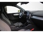 Volvo XC40 B4 Plus Dark | Verwarmbare Voorstoelen en Stuurwiel | Semi-Elektrische Trekhaak | Verwarmbare Voorruit | Premium Audio by Harman Kardon | Adaptieve Cruise Control | Park Assist