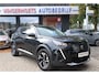 Peugeot 2008 130 Pk Benzine * Luxe Allure * 3D-Instrumentenpaneel * Stoelverwarming * Adaptive Cruise Control * Trekhaak * Keyless Start Button * Apple Car Play / Androed Auto Achteruitrij Camera + Parkeersensoren Voor- en Achterzijde  Vingerhoets; Vierde Generatie Eersteklas Service !