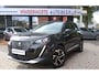 Peugeot 2008 130 Pk Benzine * Luxe Allure * 3D-Instrumentenpaneel * Stoelverwarming * Adaptive Cruise Control * Trekhaak * Keyless Start Button * Apple Car Play / Androed Auto Achteruitrij Camera + Parkeersensoren Voor- en Achterzijde  Vingerhoets; Vierde Generatie Eersteklas Service !