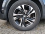 Peugeot 2008 130 Pk Benzine * Luxe Allure * 3D-Instrumentenpaneel * Stoelverwarming * Adaptive Cruise Control * Trekhaak * Keyless Start Button * Apple Car Play / Androed Auto Achteruitrij Camera + Parkeersensoren Voor- en Achterzijde  Vingerhoets; Vierde Generatie Eersteklas Service !