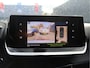 Peugeot 2008 130 Pk Benzine * Luxe Allure * 3D-Instrumentenpaneel * Stoelverwarming * Adaptive Cruise Control * Trekhaak * Keyless Start Button * Apple Car Play / Androed Auto Achteruitrij Camera + Parkeersensoren Voor- en Achterzijde  Vingerhoets; Vierde Generatie Eersteklas Service !