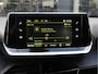 Peugeot 2008 130 Pk Benzine * Luxe Allure * 3D-Instrumentenpaneel * Stoelverwarming * Adaptive Cruise Control * Trekhaak * Keyless Start Button * Apple Car Play / Androed Auto Achteruitrij Camera + Parkeersensoren Voor- en Achterzijde  Vingerhoets; Vierde Generatie Eersteklas Service !