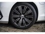 Volvo V60 2.0 T8 Twin Engine AWD Inscription | Trekhaak | Stoel- en stuurwielverwarming | Lederen bekleding | Achterbankverwarming | Getint glas | Alarm |