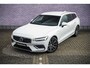 Volvo V60 2.0 T8 Twin Engine AWD Inscription | Trekhaak | Stoel- en stuurwielverwarming | Lederen bekleding | Achterbankverwarming | Getint glas | Alarm |