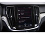 Volvo V60 2.0 T8 Twin Engine AWD Inscription | Trekhaak | Stoel- en stuurwielverwarming | Lederen bekleding | Achterbankverwarming | Getint glas | Alarm |