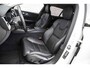 Volvo V60 2.0 T8 Twin Engine AWD Inscription | Trekhaak | Stoel- en stuurwielverwarming | Lederen bekleding | Achterbankverwarming | Getint glas | Alarm |