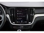 Volvo V60 2.0 T8 Twin Engine AWD Inscription | Trekhaak | Stoel- en stuurwielverwarming | Lederen bekleding | Achterbankverwarming | Getint glas | Alarm |